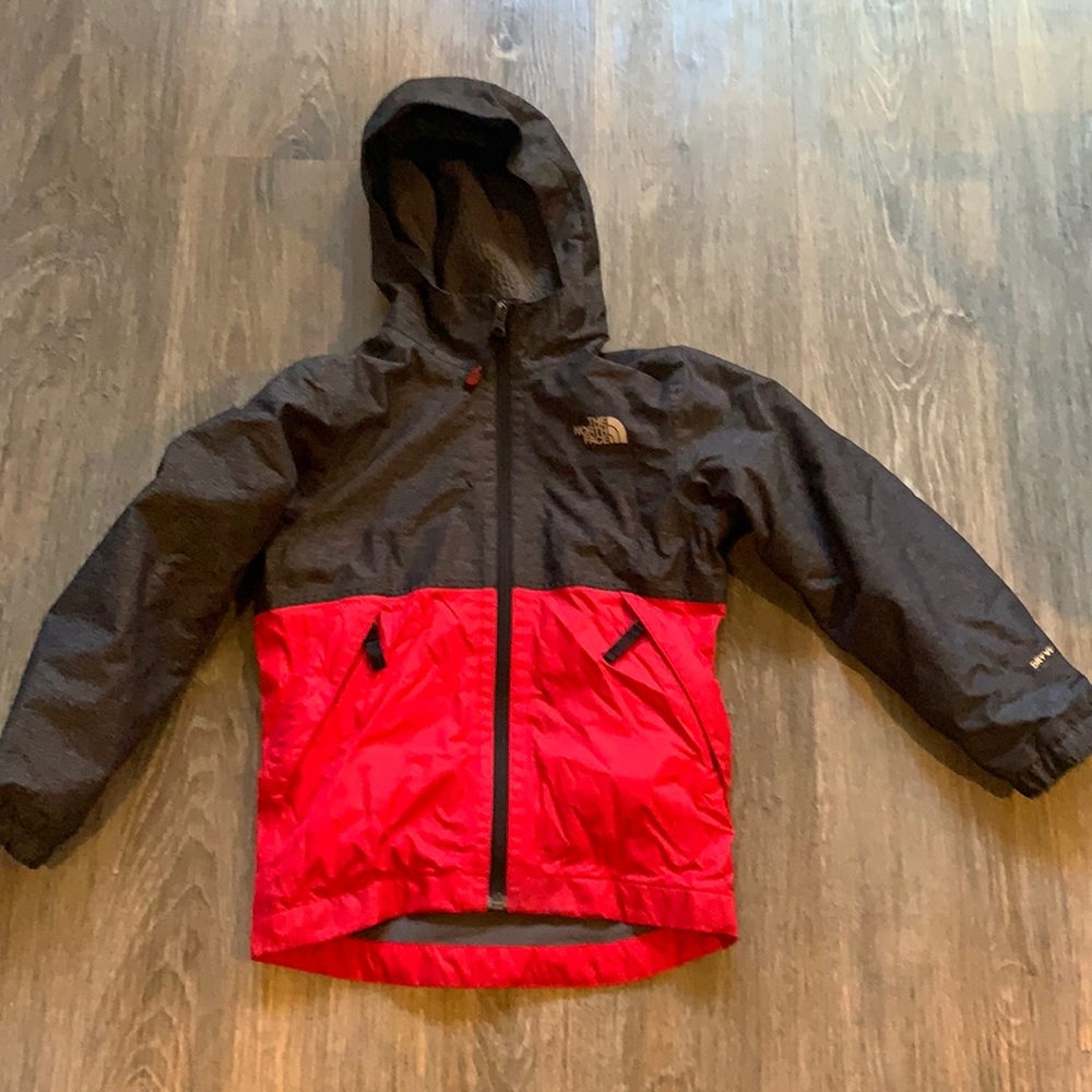 Nice boys North Face jacket.  Size XS.  Very good condition.